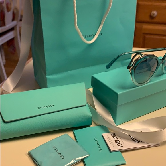 Tiffany &Co. sunglasses - Picture 3 of 7